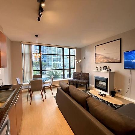 Entire Condo In Heart Of Downtown Vancouver Kültér fotó