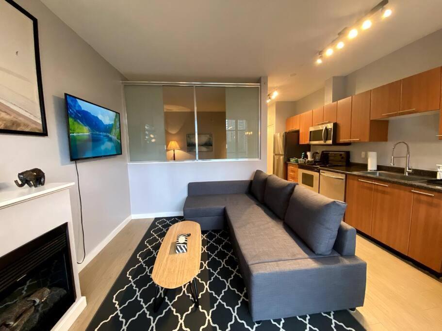 Entire Condo In Heart Of Downtown Vancouver Kültér fotó