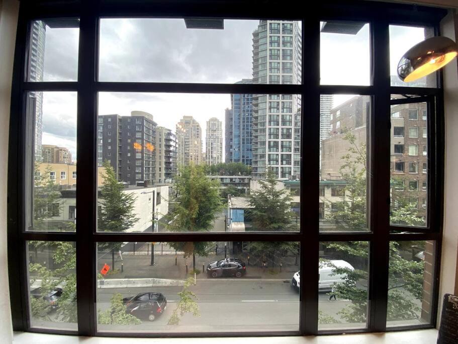 Entire Condo In Heart Of Downtown Vancouver Kültér fotó