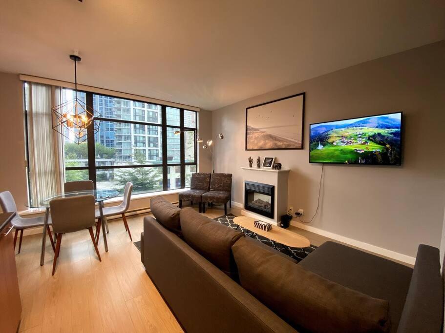 Entire Condo In Heart Of Downtown Vancouver Kültér fotó