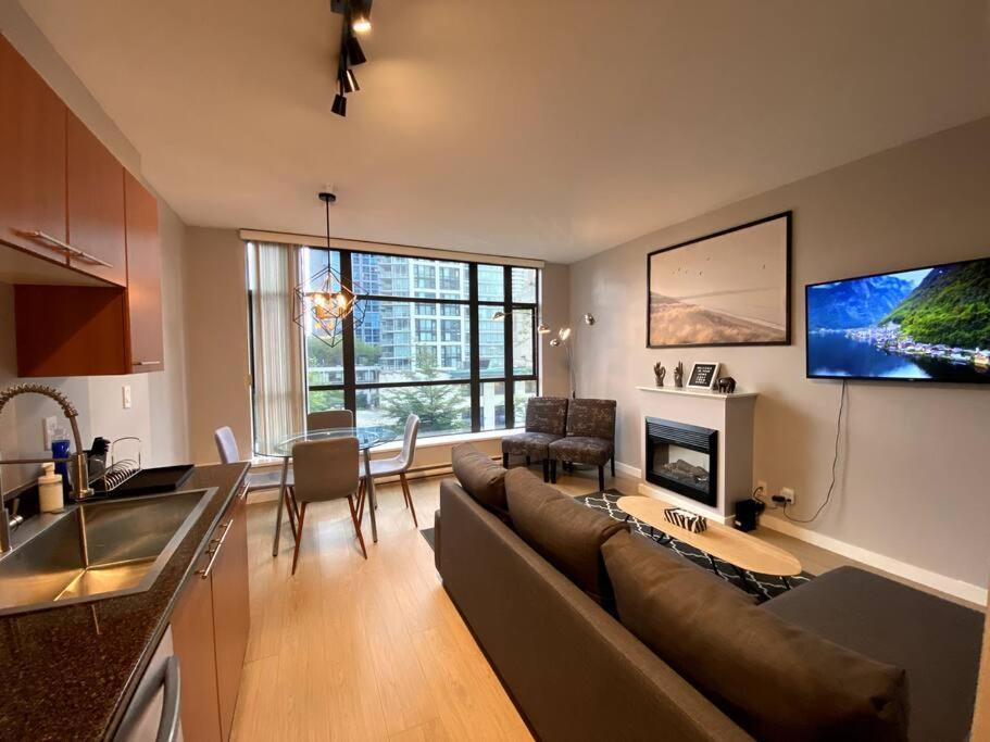 Entire Condo In Heart Of Downtown Vancouver Kültér fotó