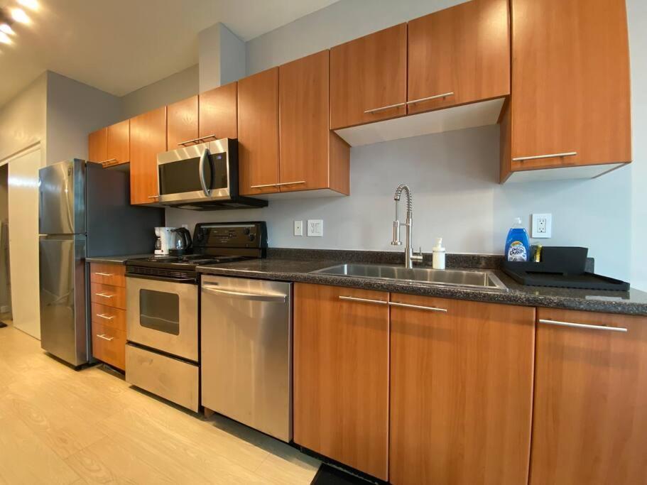 Entire Condo In Heart Of Downtown Vancouver Kültér fotó