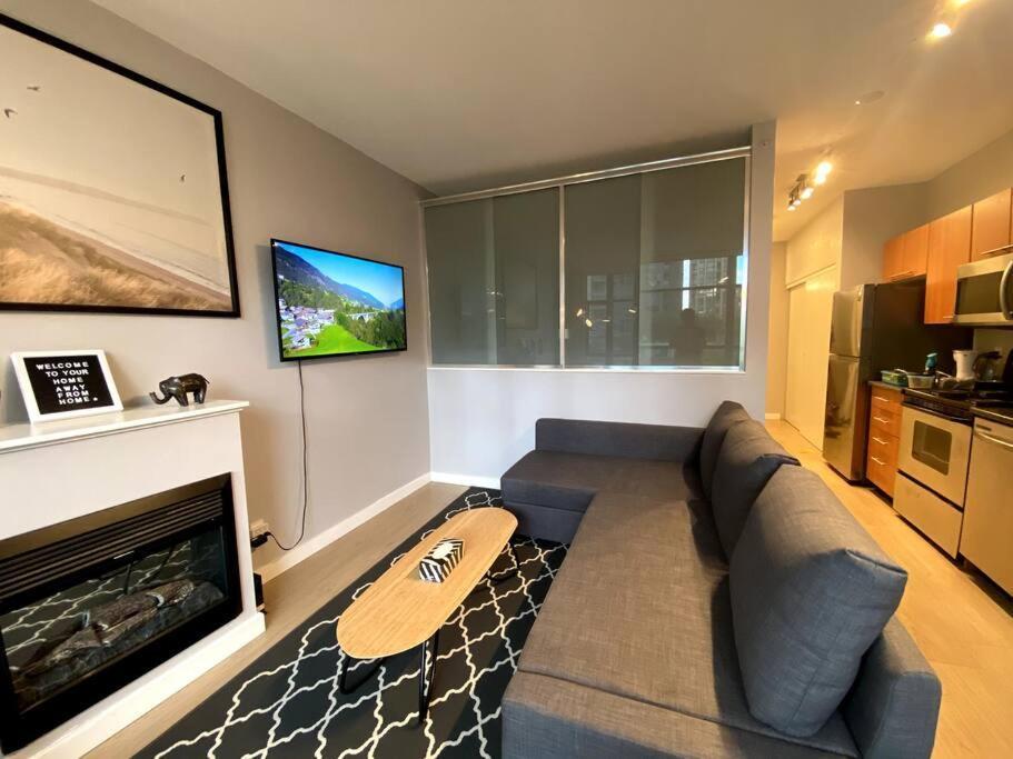 Entire Condo In Heart Of Downtown Vancouver Kültér fotó