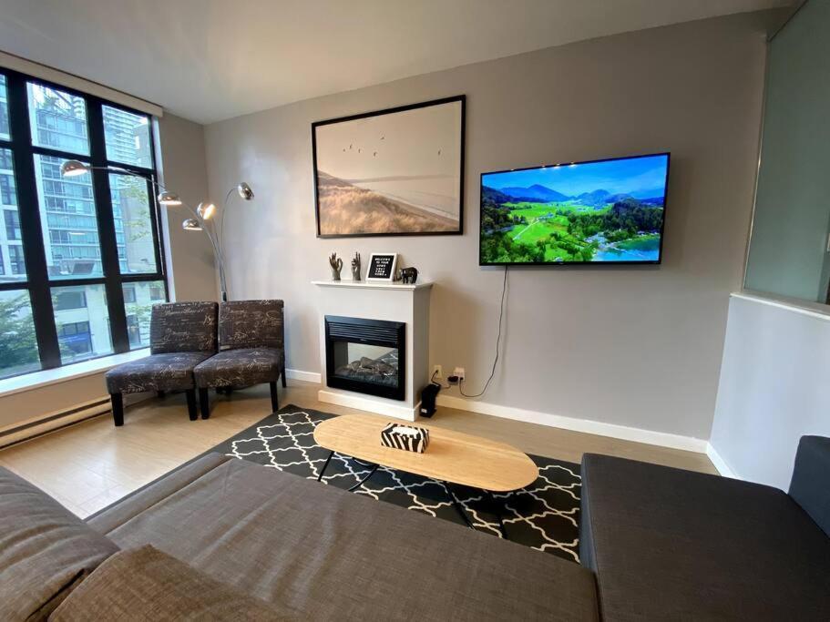 Entire Condo In Heart Of Downtown Vancouver Kültér fotó