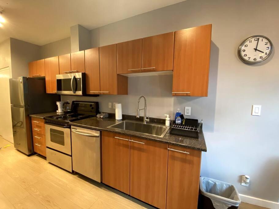 Entire Condo In Heart Of Downtown Vancouver Kültér fotó